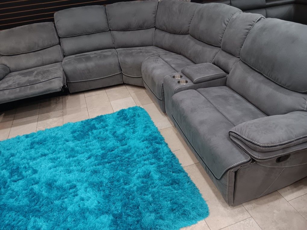 *Last Chance!!!*---Floor Model Alejandra Gray Fabric Reclining Sectional Sofa---Only $1399!!!---Delivery Available😉