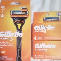 GILLETTE FUSION 5 SHAVER WITH 2-4PK REFILLS NEW!!