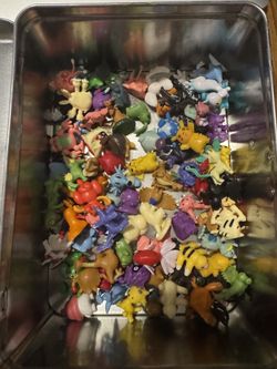 Pokémon Minifigures Lot With Tin Case 