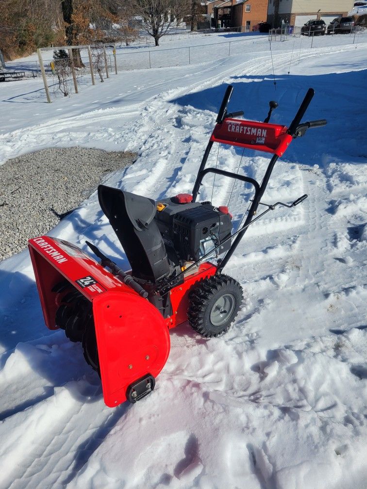 24" Craftman Snow Thrower "NEW"