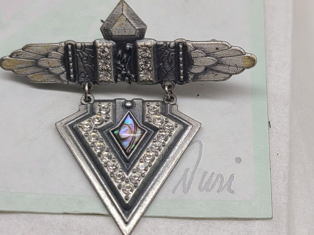 CAPTIVATING MILITARY STYLE ART DECO BROOCH 