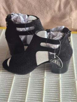 Womans open toe sandals