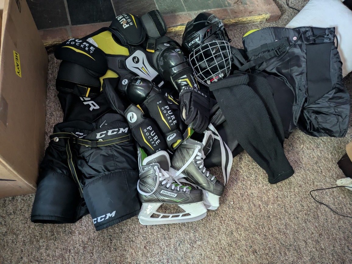 Hockey Gear (Jr-S) For 10 Year Old ( Everything Included!!)