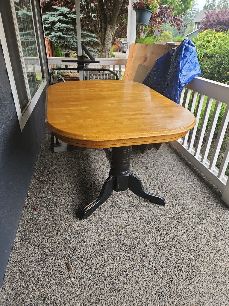 farmhouse dining table. sits up to 8. extendable. butterfly leaf