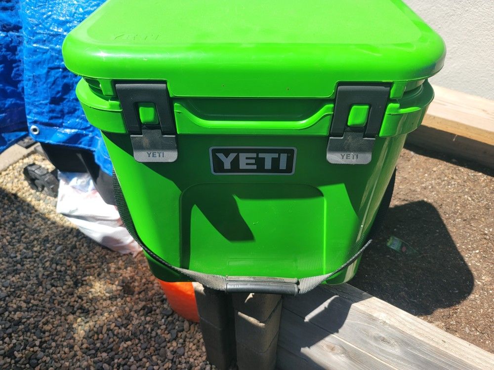 Brand New YETI Roadie 24 Hard Cooler $200 Firm. Pickup In Oakdale