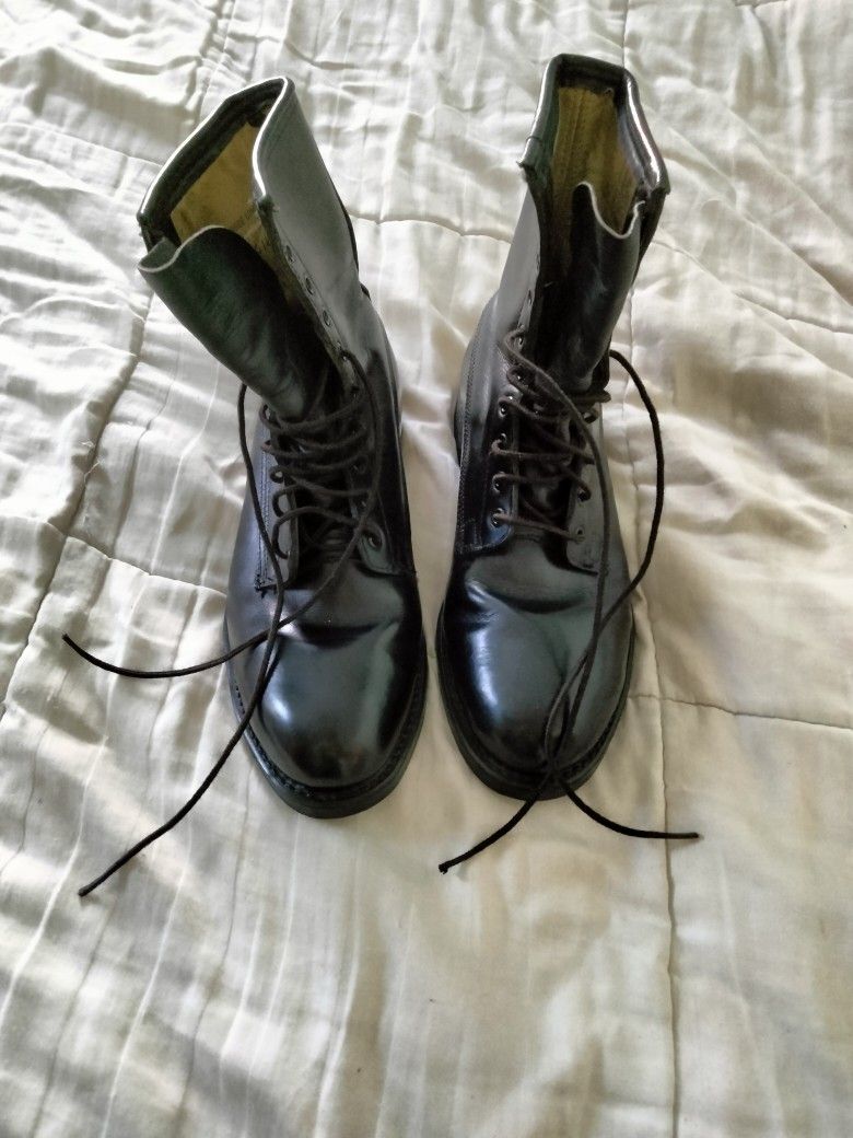 Black Leather Boots 🥾