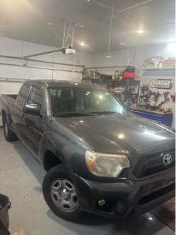 Truck Toyota Tacoma 2012