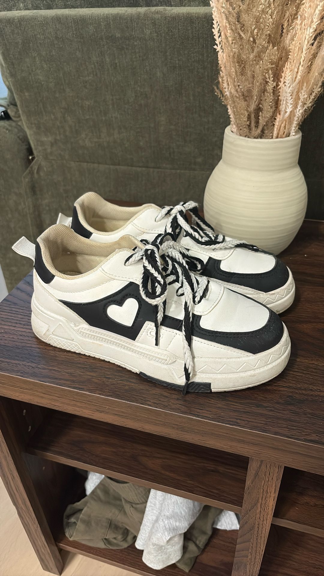 Cute Heart Tennies W Sz 8