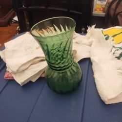 Vintage Anchor Hocking Avocado Emerald Green Ribbed Optic Swirl Glass Vase 6 3/8 $10 bucks 