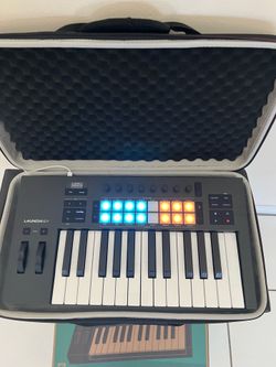 Novation Launchkey 25 mk4 with custom case