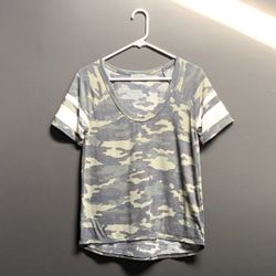 Charlotte Russe Camo T-shirt sz Small