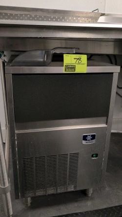 Manitowoc under counter self-contained ice machine