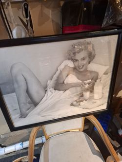 MARYLIN MONROE FRAMED PHOTO