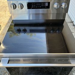 STOVE LG 30” Like New 