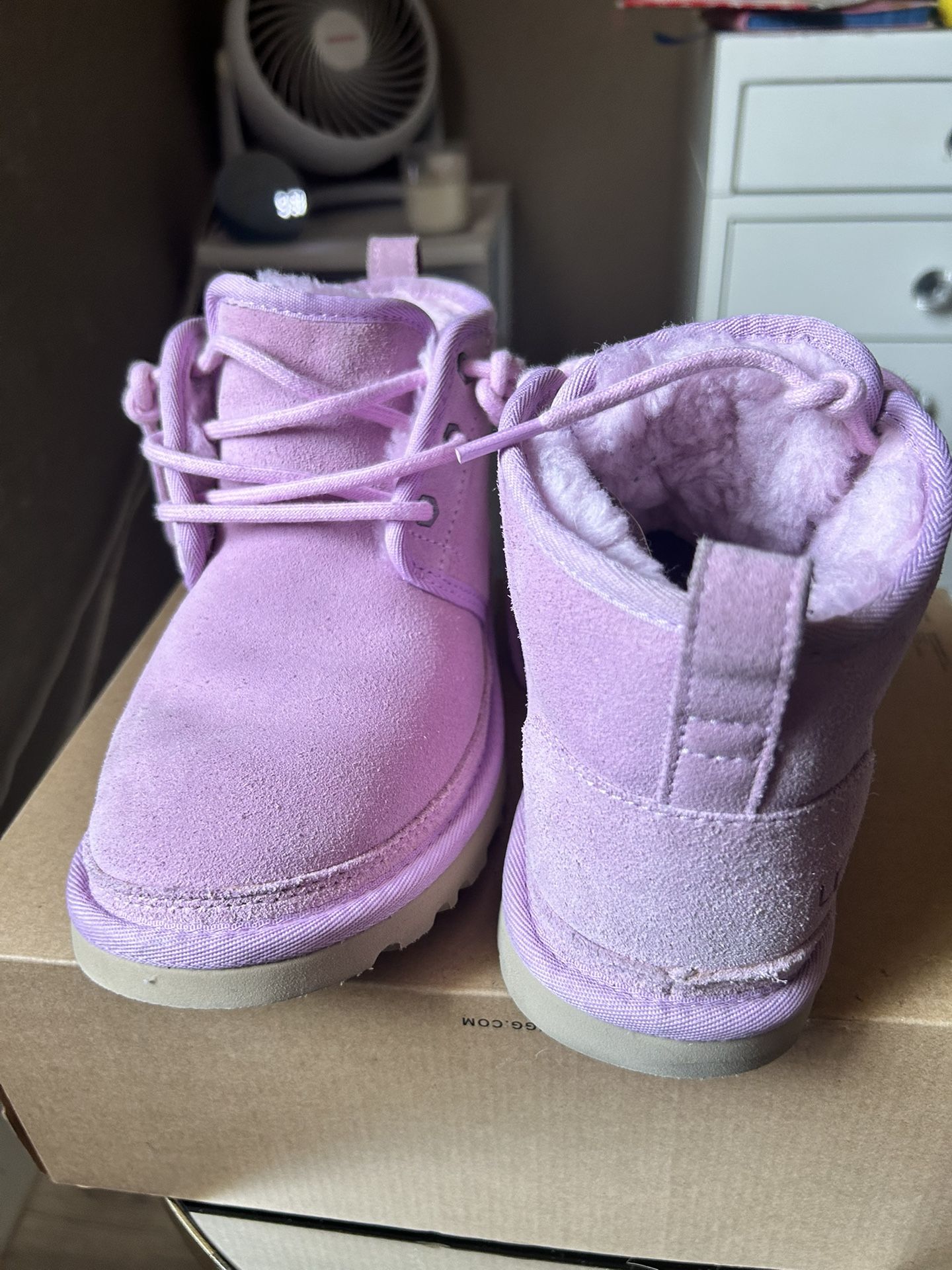 Authentic Neumel Light Pink Uggs / 7 Women’s