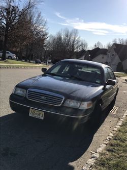 Ford Crown Victoria (99)