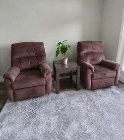 Recliner Chair – Like New + FREE Side Table
