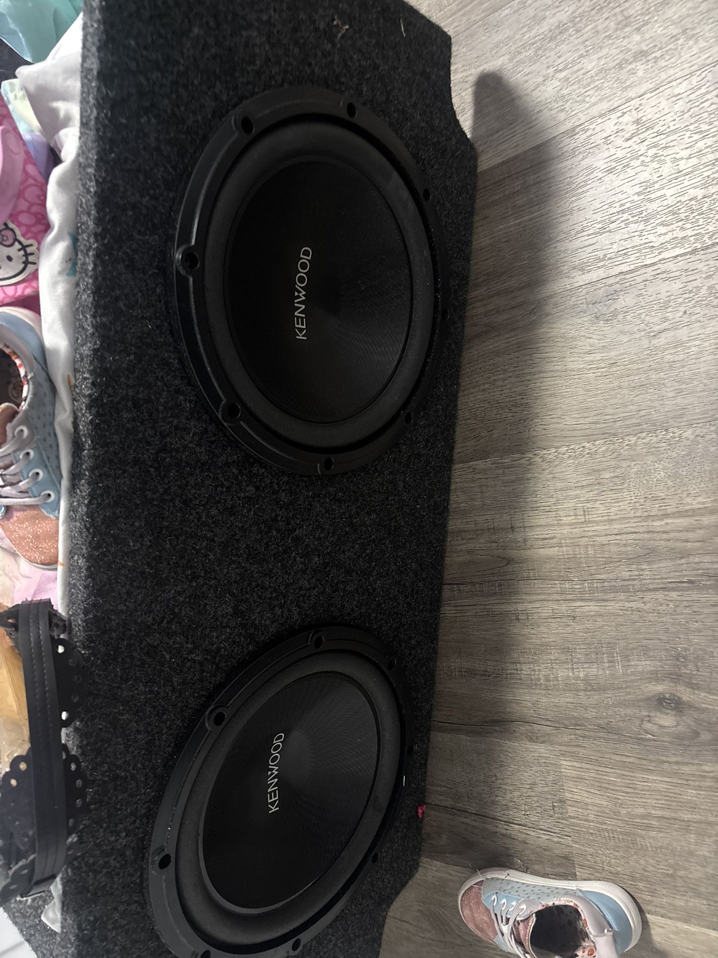 Size 12 Speakers With Amp  Best Offer 