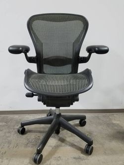 Herman Miller Aeron office chair - Excellent Condition!