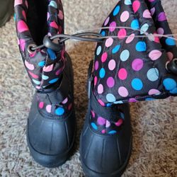 snow boots size 2y