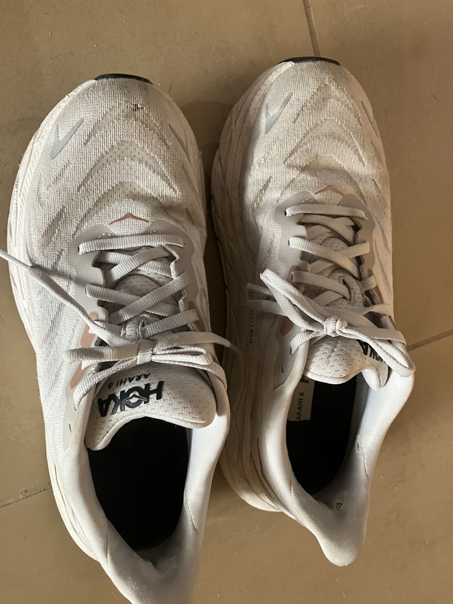 Hokas Women’s 9