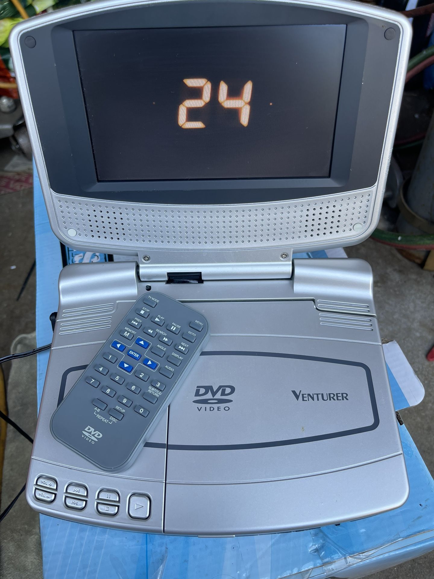 Venturer portable DVD player with remote