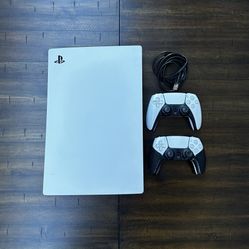 PS5 Disc Version – Great Condition + 2 Controllers