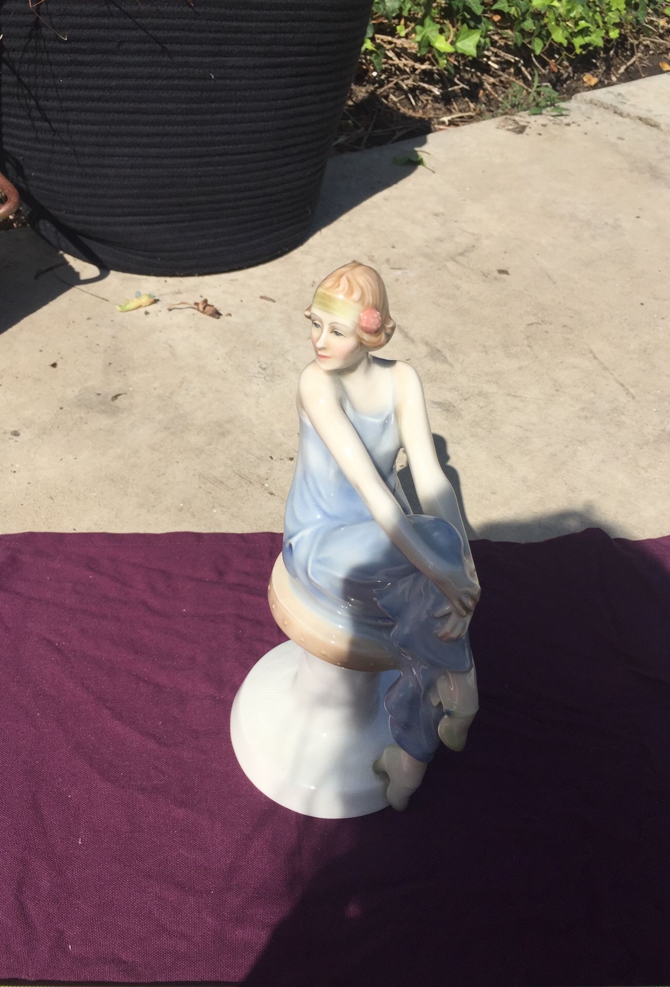 Royal Doulton Flirtation Figure HN 3071