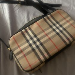 Cross Body Burberry Camera Bag (MESSAGE ME FOR PRICE) for Sale in Des  Plaines, IL - OfferUp