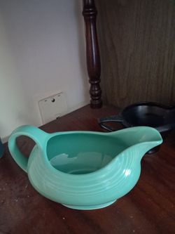 Feasta gravy boat