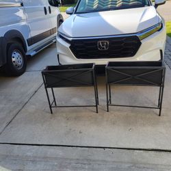 Metal planter hoxes