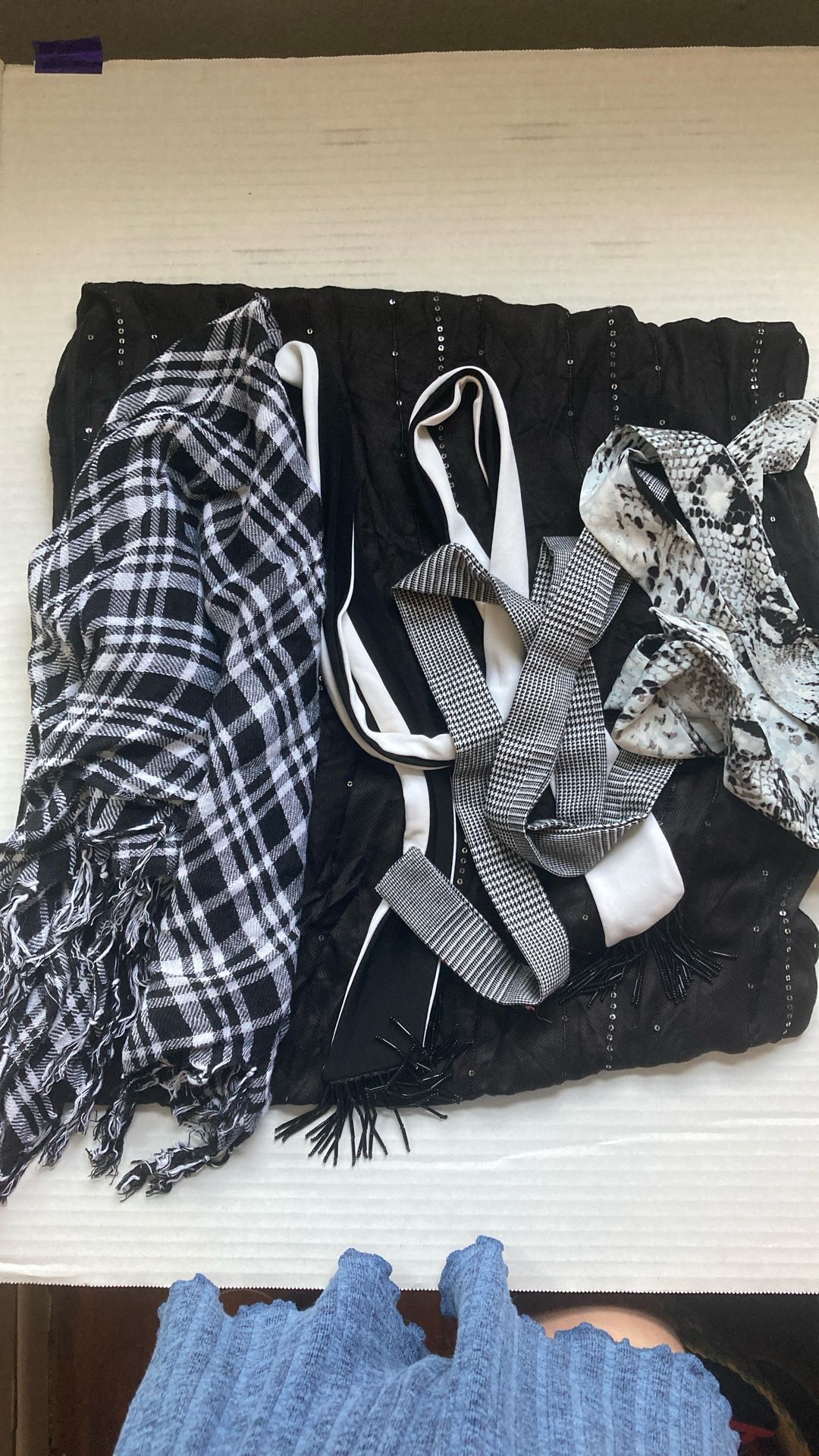 Black And White Scarf ys
