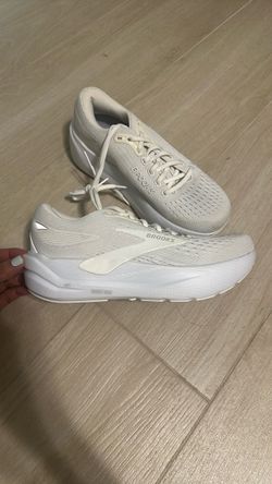 Brooks White Sneakers