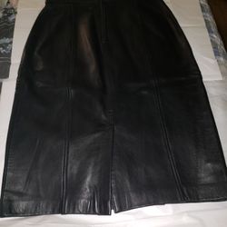 Elenor P. Brenner black leather skirt. Size 12.