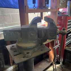 Pentiss Bulldog 524 Vice