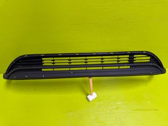 2020 - 2023 TOYOTA HIGHLANDER FRONT BUMPER RADIATOR LOWER GRILLE MOLDING OEM