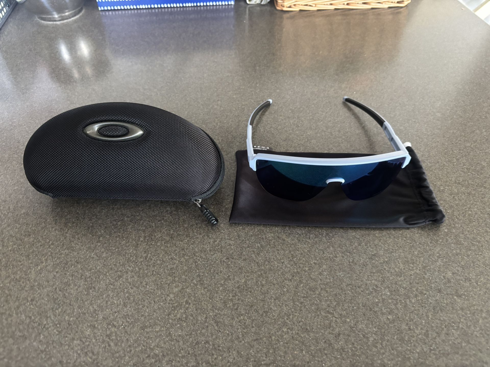 Oakley corridor Prizm Sapphire Lenses,  Matte Stonewash Frame