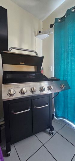 Asador para carnes con hornilla para cocinar