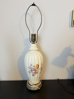 Vintage 20s Urn Style hand painted Porcelain table lamp w/gilded brass base