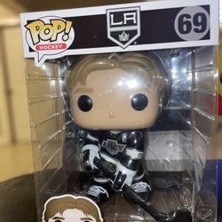 WAYNE GREZTKY 10 INCH FIGURE!!!