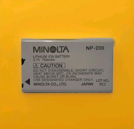 GENUINE MINOLTA BATTERY NP-200.
