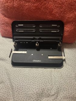 Swingline Industrial 3 hole Punch