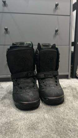 Snow boarding boots