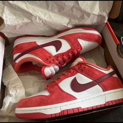 Women’s Dunks Size 8 1/2