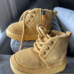 Toddler Uggs Boot 6c 