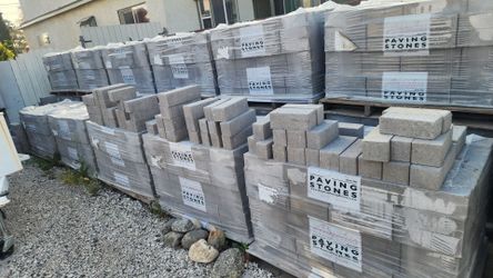 Pavers 73 square feet each pallet.
Charcoal color.