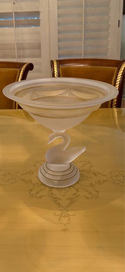 Beautiful swan bowl