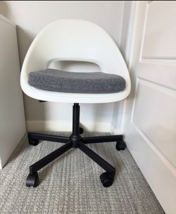 IKEA Desk Chair with Removable Cushion – Like New