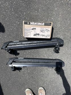 Yakima Universal Mounts And Ski Mounts 