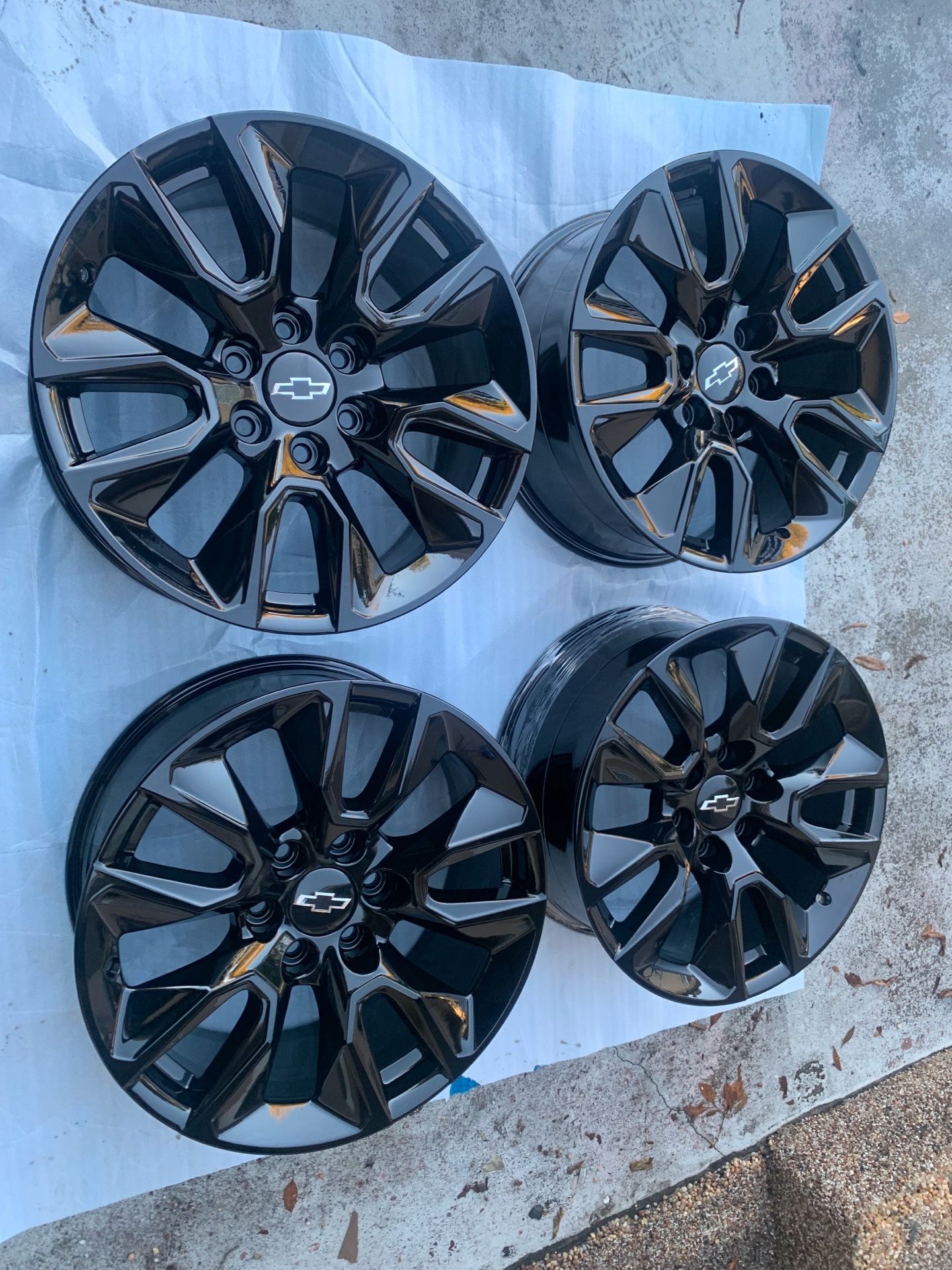 Chevy Silverado rims 20” OEM Factory Wheels Rines new gloss black powder coated ( exchange available )( Cambio Disponible ) Silverado Tahoe suburban g